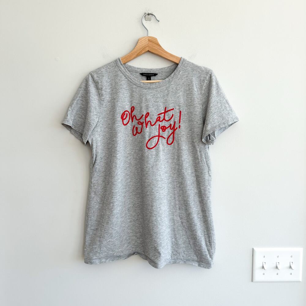 Banana Republic "Oh What Joy" Embroidered Graphic Short Sleeve Shirt Gray M